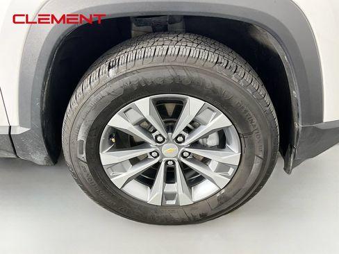 Used 2025 Chevrolet Equinox LT FWD image 37