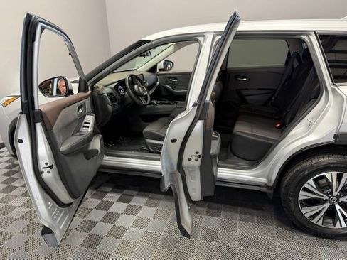 Used 2021 Nissan Rogue SV AWD/4WD image 13