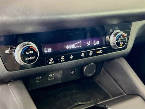 Used 2022 Mitsubishi Outlander SE image 15