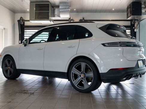 New 2025 Porsche Cayenne image 3