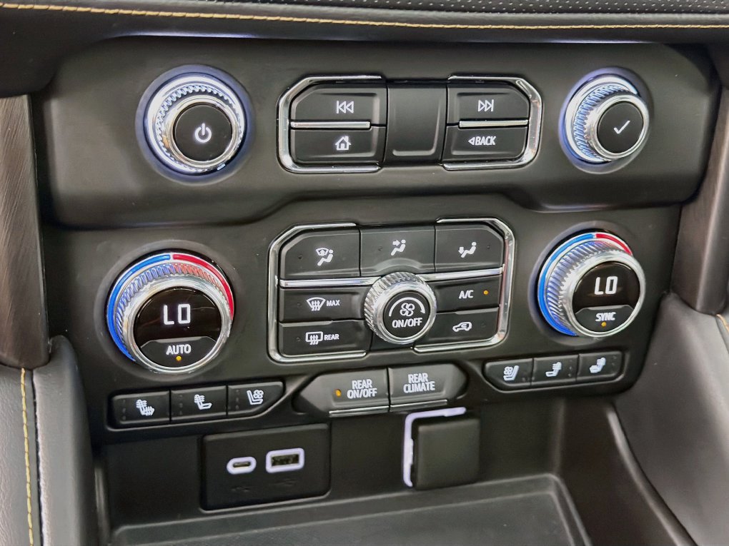 Used 2021 GMC Yukon AT4 w/ Technology Package AWD/4WD image 17