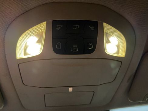 Used 2018 Chrysler Pacifica Touring-L FWD image 30