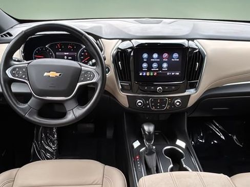 Used 2022 Chevrolet Traverse LT w/ LT Premium Package FWD image 10