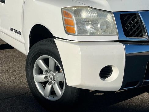 Used 2005 Nissan Titan SE image 2