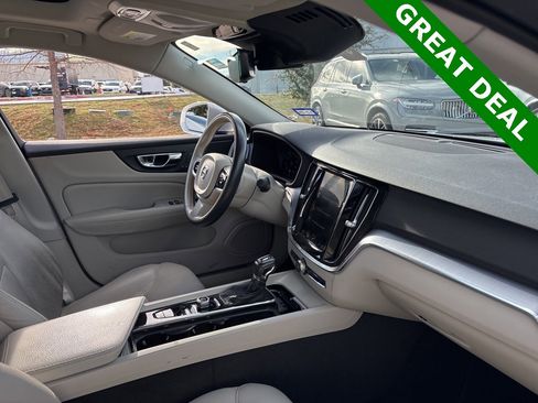 Used 2020 Volvo S60 T5 Momentum image 14