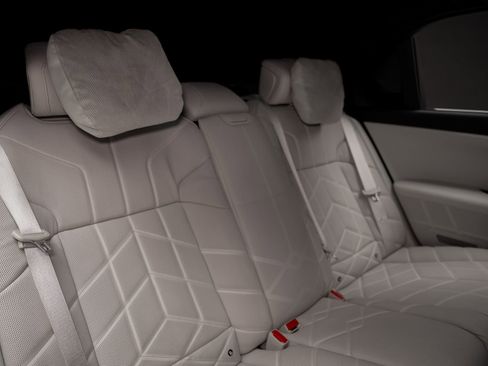 Used 2023 BMW i7 xDrive60 w/ Executive Package 2 image 65