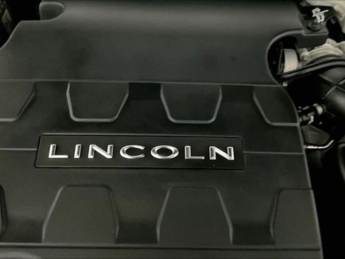 Used 2019 Lincoln Continental Select w/ Continental Climate Package image 30