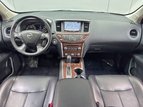 Used 2020 Nissan Pathfinder Platinum FWD image 12