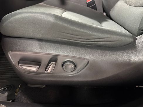 Used 2020 Toyota RAV4 XLE w/ XLE Grade Weather Package AWD/4WD image 15