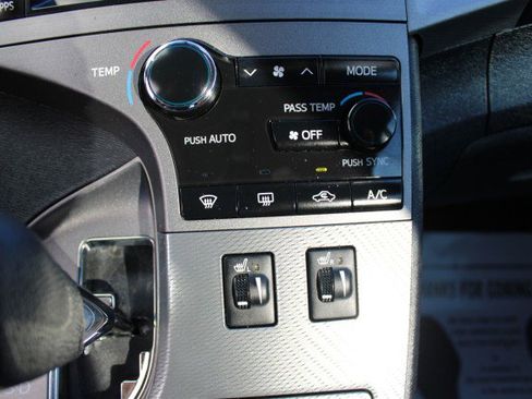 Used 2013 Toyota Venza XLE image 31