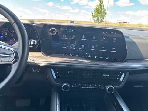 Certified 2025 Chevrolet Suburban Z71 AWD/4WD image 18