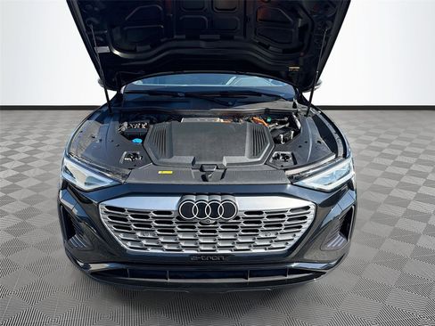 Certified 2024 Audi Q8 e-tron Premium Plus w/ Premium Plus Package AWD/4WD image 31
