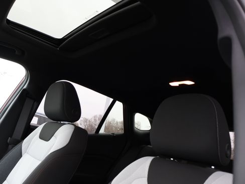 Used 2025 Chevrolet Trax RS w/ Sunroof Package image 41