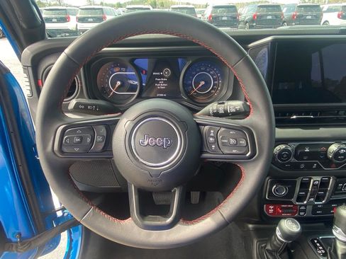 Used 2024 Jeep Wrangler Unlimited Rubicon image 13