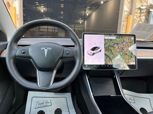 Used 2020 Tesla Model 3 Standard Range Plus image 25