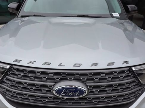 Used 2023 Ford Explorer XLT w/ Equipment Group 202A AWD/4WD image 20