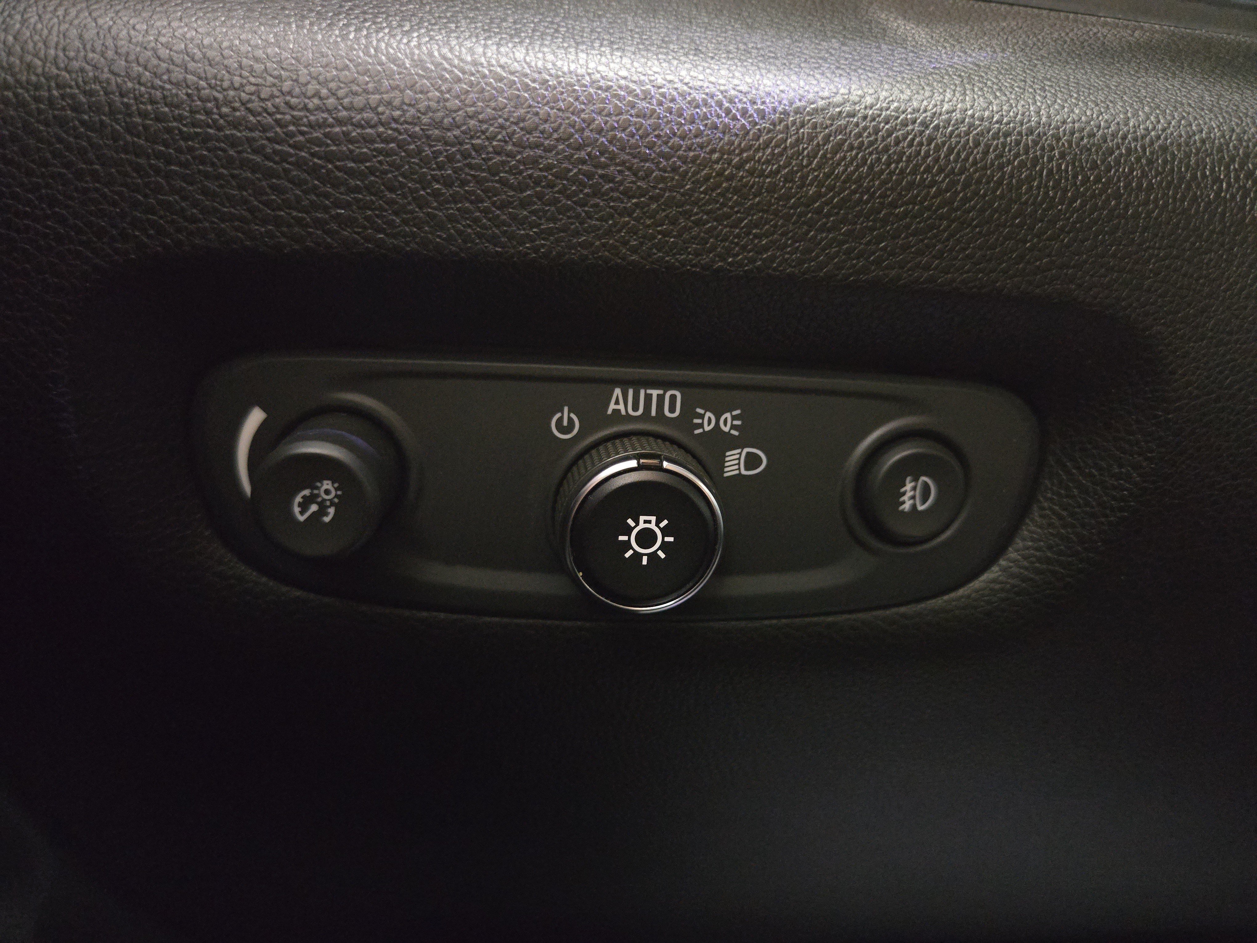Used 2018 Chevrolet Traverse LT FWD image 25