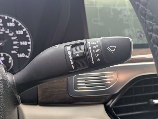 Used 2017 Genesis G90 3.3T Premium RWD image 30
