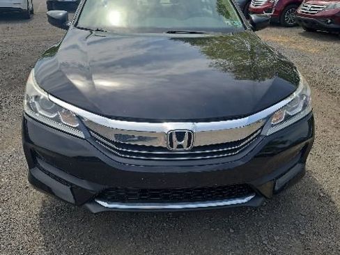 Used 2017 Honda Accord LX image 2