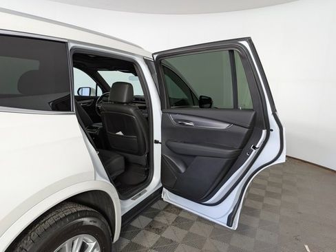 Certified 2025 Cadillac XT6 Luxury image 36