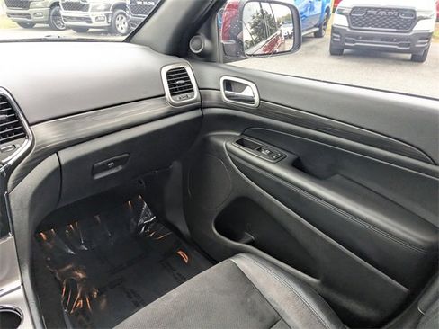 Used 2022 Jeep Grand Cherokee Laredo X image 16