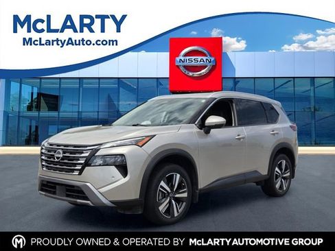 Used 2025 Nissan Rogue SL FWD image 1
