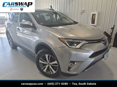 Used 2017 Toyota RAV4 XLE AWD/4WD image 1