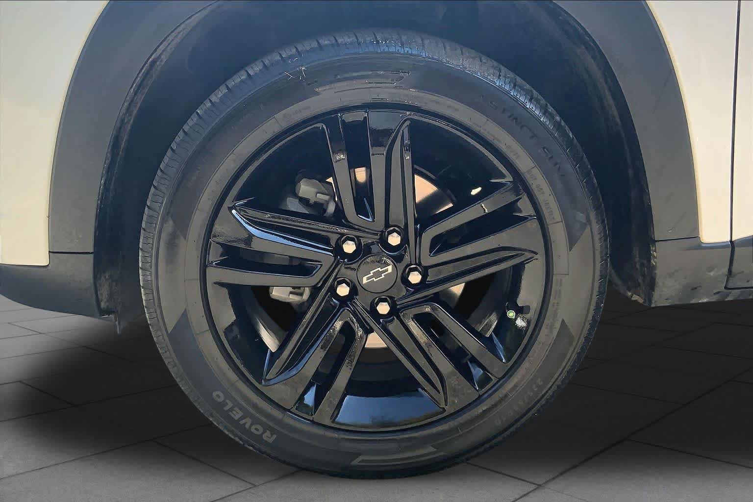 Used 2024 Chevrolet Trax ACTIV w/ Sunroof Package FWD image 11