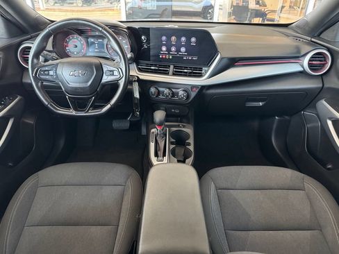 Used 2024 Chevrolet Trax RS w/ Sunroof Package FWD image 23