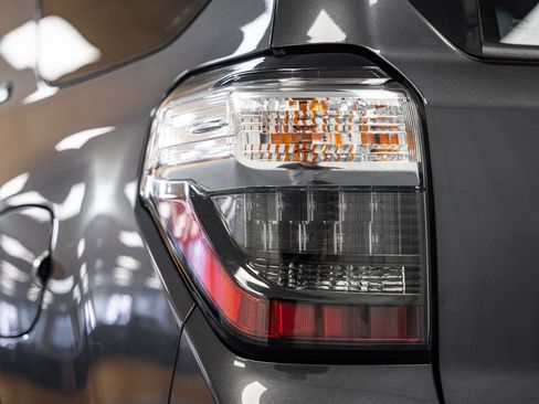 Used 2019 Toyota 4Runner SR5 Premium image 7