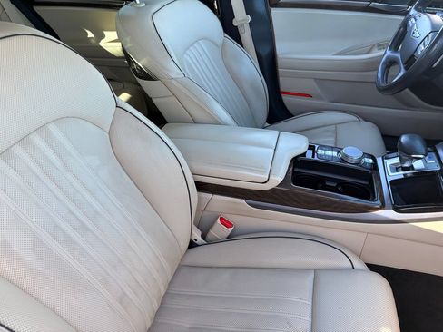 Used 2017 Genesis G90 5.0 Ultimate RWD image 11