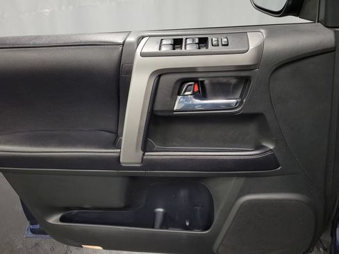 Used 2017 Toyota 4Runner SR5 AWD/4WD image 24