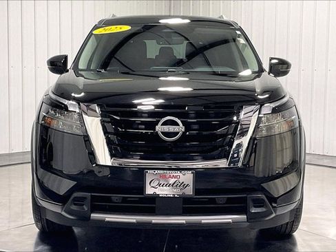 Used 2025 Nissan Pathfinder SL AWD/4WD image 2