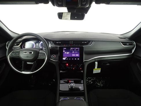 New 2025 Jeep Grand Cherokee Laredo image 29