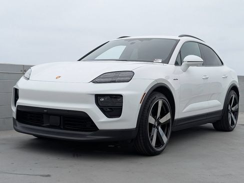 Used 2025 Porsche Macan Electric RWD image 1