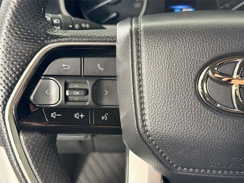 Used 2022 Toyota Tundra SR5 w/ SR5 Premium Package RWD image 17