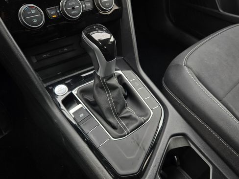 Used 2024 Volkswagen Taos SE image 29