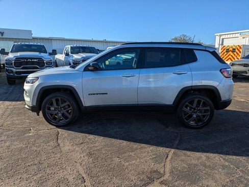 New 2026 Jeep Compass Latitude image 7