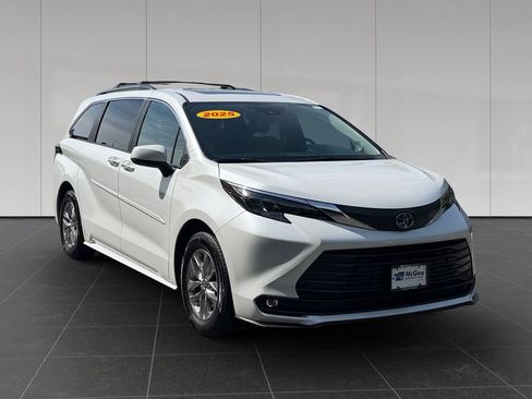 Used 2025 Toyota Sienna XLE w/ XLE Plus Package AWD/4WD image 7