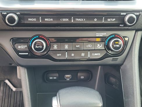 Used 2022 Kia Niro LXS image 18