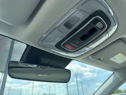 New 2025 Hyundai Elantra Limited image 24