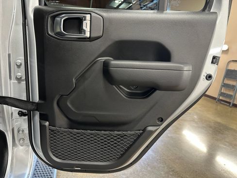 Used 2024 Jeep Wrangler Unlimited AWD/4WD image 24
