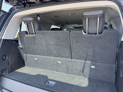 Used 2019 Cadillac Escalade Luxury AWD/4WD image 17