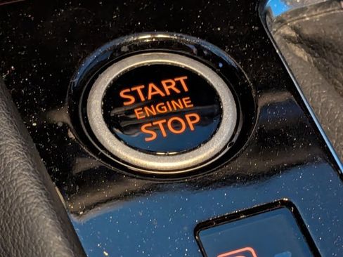 Used 2024 Nissan Kicks SR image 11