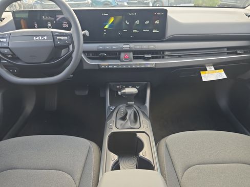 New 2025 Kia K4 LXS image 16