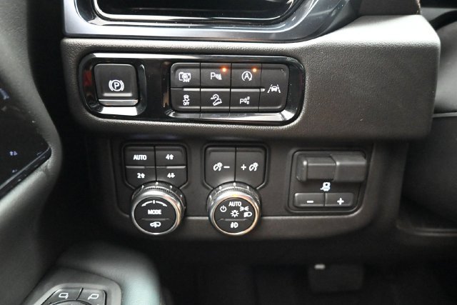 Used 2026 GMC Yukon XL AT4 w/ AT4 Premium Plus Package AWD/4WD image 15