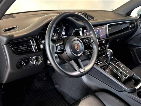 Used 2026 Porsche Macan AWD/4WD image 7
