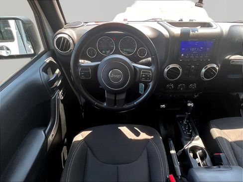 Used 2018 Jeep Wrangler Unlimited Sahara AWD/4WD image 8
