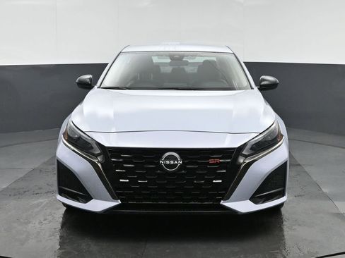 Used 2023 Nissan Altima 2.5 SR image 2