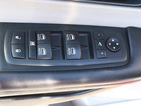 Used 2020 Chrysler Pacifica Limited FWD image 15
